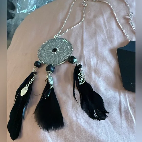 Silver and Black Feather Pendant Necklace NWT - Picture 4 of 5